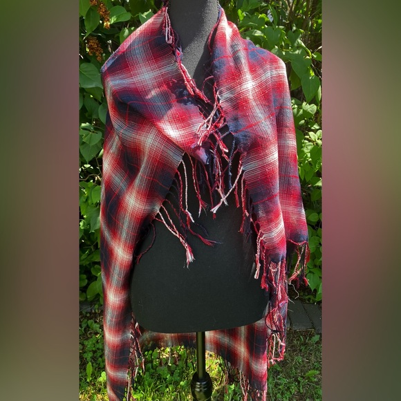 Red & dark blue plaid tartan scarf/shawl with fringe - Picture 5 of 9